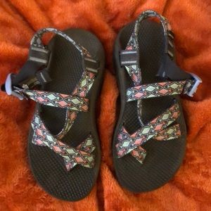 women’s geometric chacos